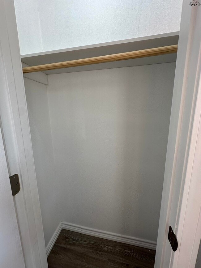 Building Photo - 1512 Kemp Blvd