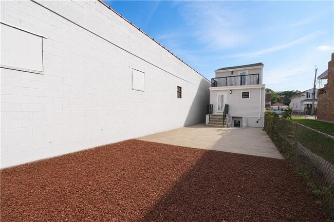 Building Photo - 2171 Hendrickson St