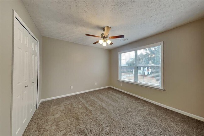 Building Photo - 5197 Running Doe Dr