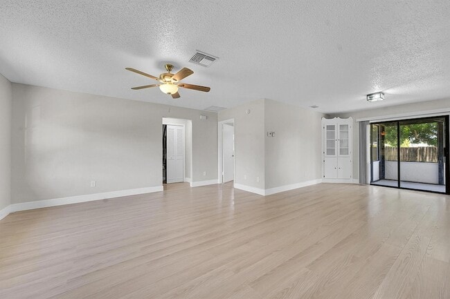 Building Photo - 2251 SE Holland St