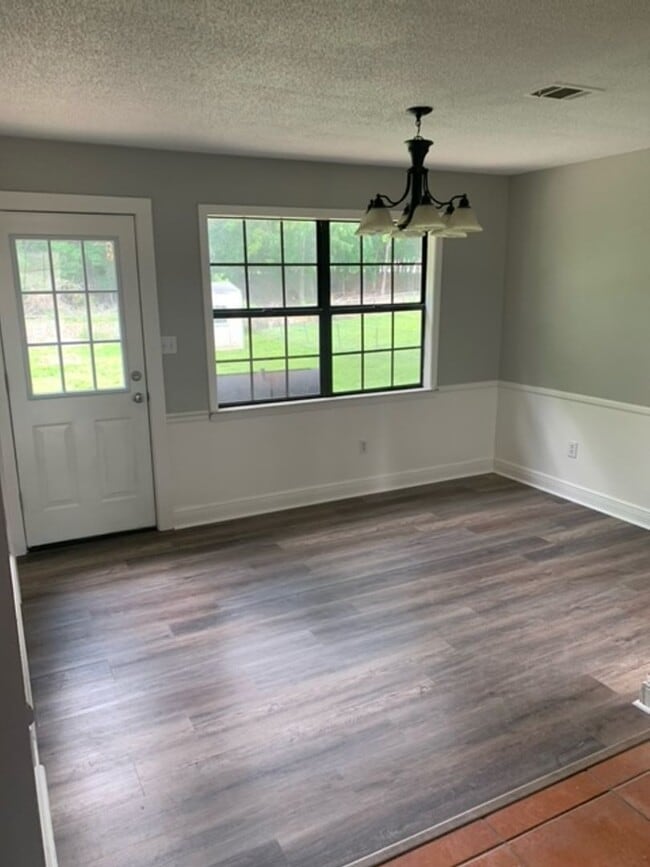 Building Photo - Renovated 3 Bedroom 2 Bath Home for Rent!!