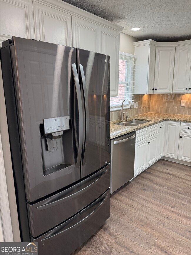 Building Photo - 2679 Foxglove Dr SW