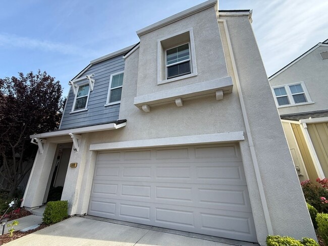 Building Photo - Great 4bd/3ba Home with 2 Car Garage!