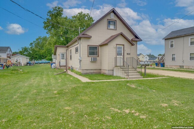 Building Photo - 227 Garfield Ave