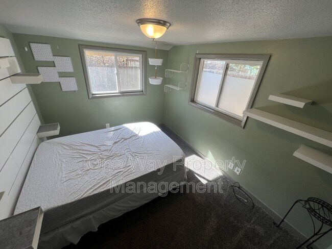 Building Photo - 205 16th Ave Ct