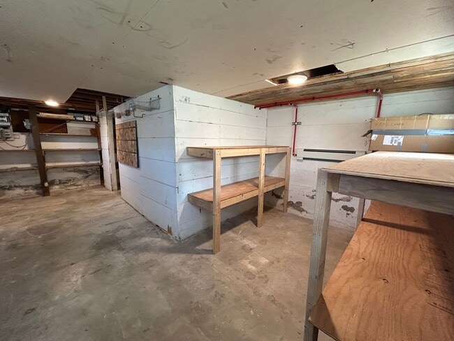 Building Photo - Cozy 2 Bed, 1 Bath Cottage in the Heart of Hamilton