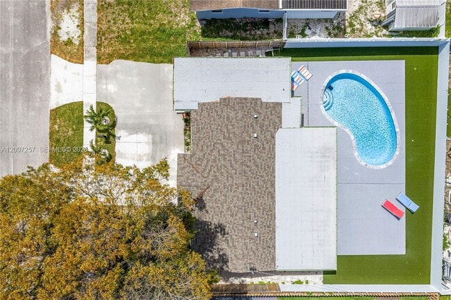 Building Photo - 7051 Tyler St