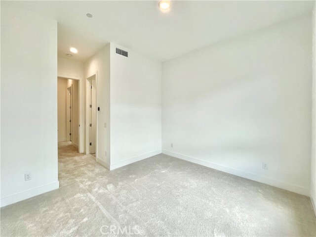 Building Photo - 27511 Elderberry Dr