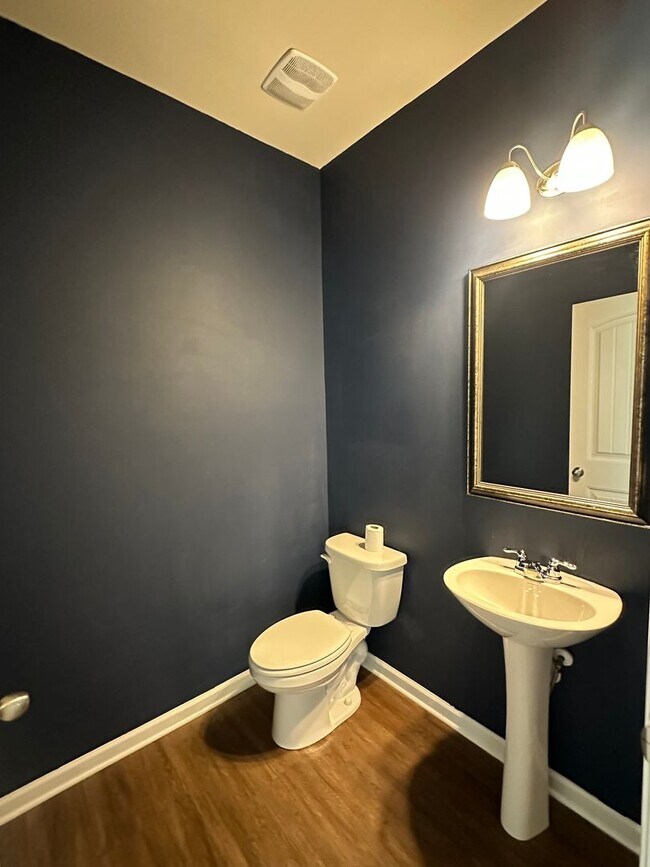 Building Photo - 4 Bedroom home in Gainesville!