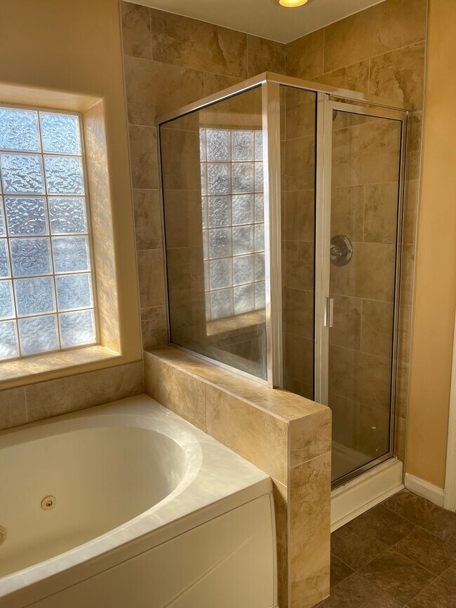 Building Photo - Lovely Lakefront Home in Virginia Beach