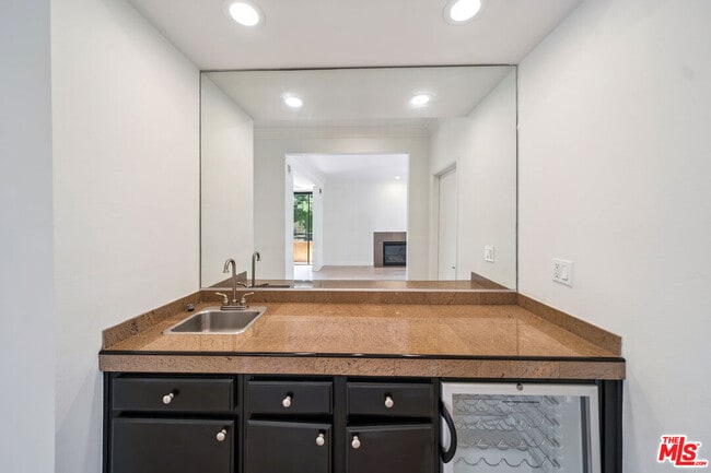 Building Photo - 8865 Alden Dr