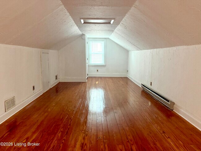 Building Photo - 2219 Woodbourne Ave