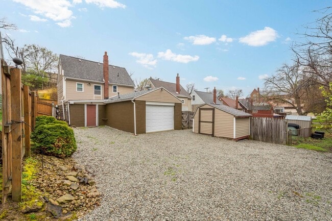 Building Photo - Stunning 2 bedroom home in North Versaille...