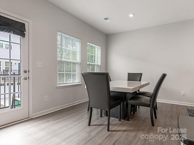 Building Photo - 1409 May Apple Dr