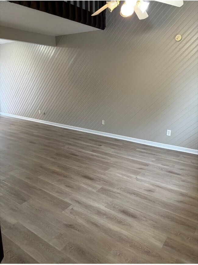 Building Photo - 402 Alice Dr