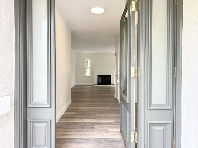 Building Photo - Charming Single Level in Carlsbad!