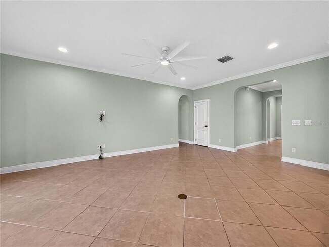 Building Photo - 2062 Redbay Ave