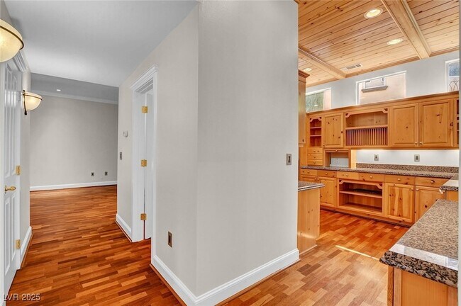 Building Photo - 9005 Opus Dr