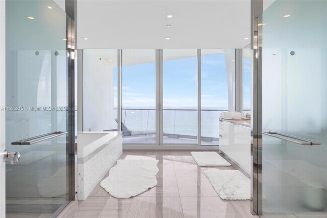 Building Photo - 16901 Collins Ave