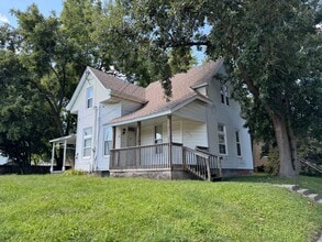 Building Photo - Spacious 3 Bedroom Home - Close to Downtown!