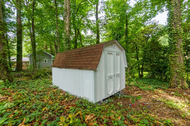 Building Photo - 280 E Valley Dr