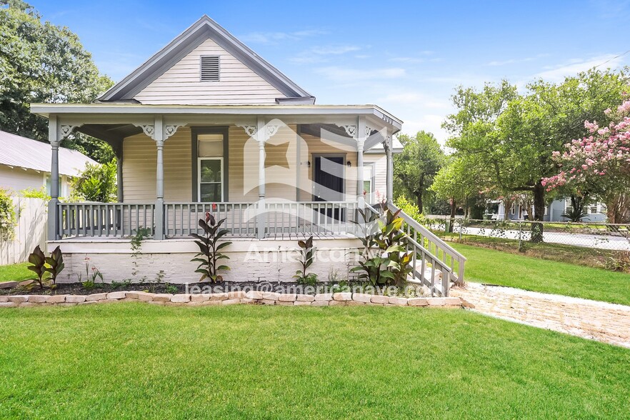 Primary Photo - 3000 11th Ave