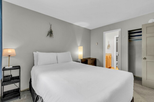 Building Photo - 2025 Canyons Resort Dr