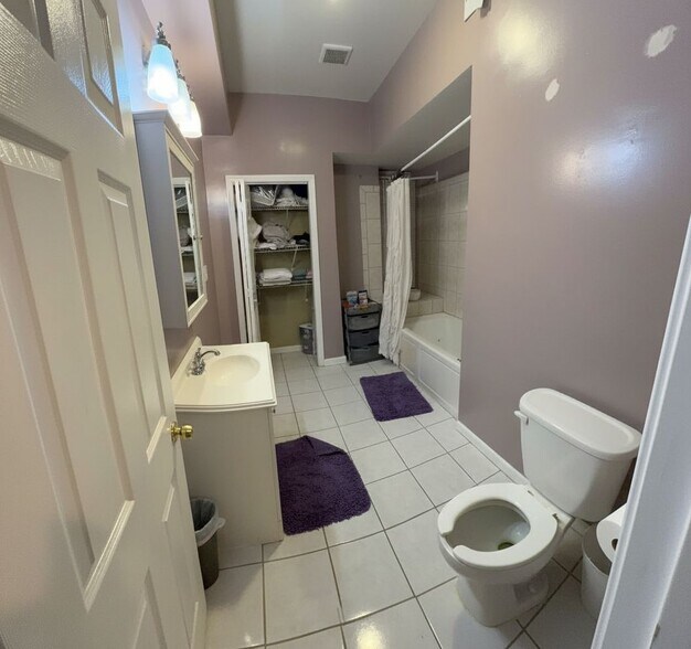 Building Photo - 1328 W Lombard St