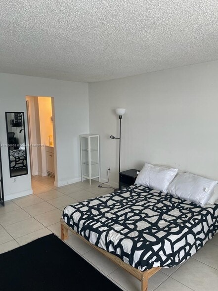 Building Photo - 2350 NE 135th St