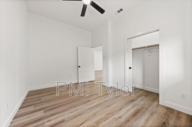 Building Photo - 1279 Bonham St
