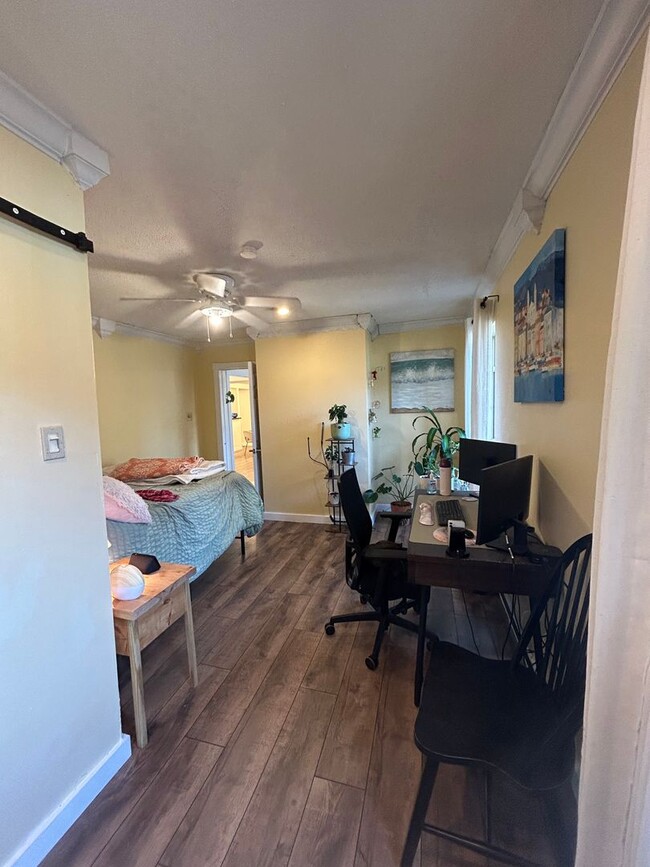 Building Photo - 4 bedroom 2 bathroom home in Hunters Chase...