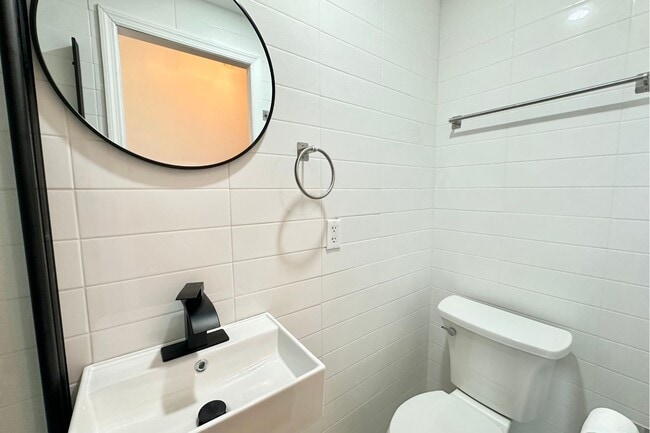 Building Photo - 71-51 Kessel St