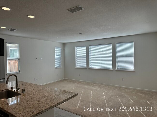 Building Photo - 17624 Monroe Dr