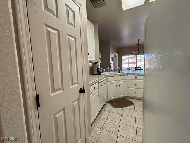 Building Photo - 1164 Golf Club Dr
