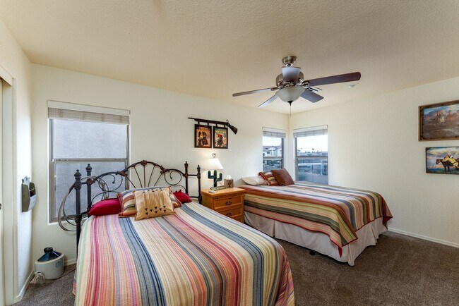 Building Photo - Gated Community 2 Bed/2 Bath Condo Furnished Long term Boat deep garage