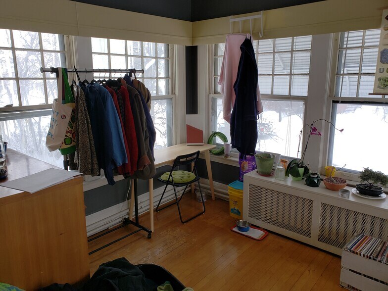 Building Photo - 417 5th Ave SE