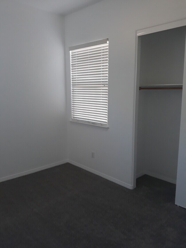 Building Photo - 605 Corte Sol