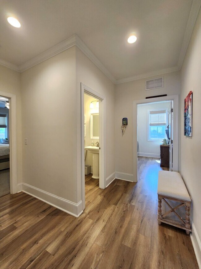 Building Photo - Home Available in Summerhouse on Everett Bay! Showings Coming Soon.