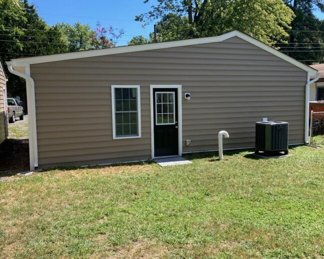 Building Photo - 351 Rolando Dr