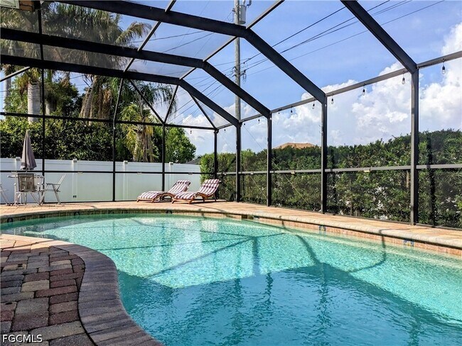 Building Photo - 3729 Agualinda Blvd