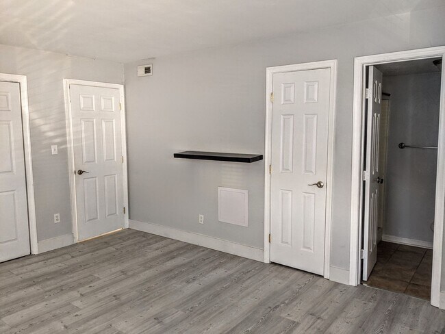 Building Photo - Bright and Open Floor Plan Across the Street from the Beach!