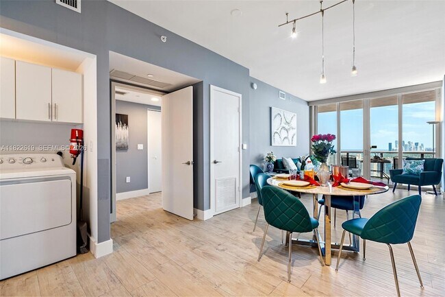 Building Photo - 2600 E Hallandale Beach Blvd