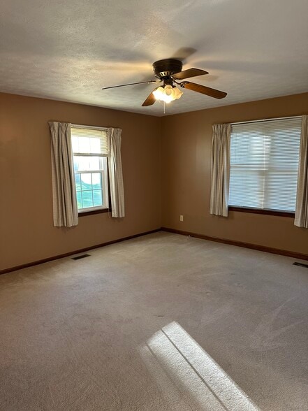 Building Photo - 7772 Huwer Rd