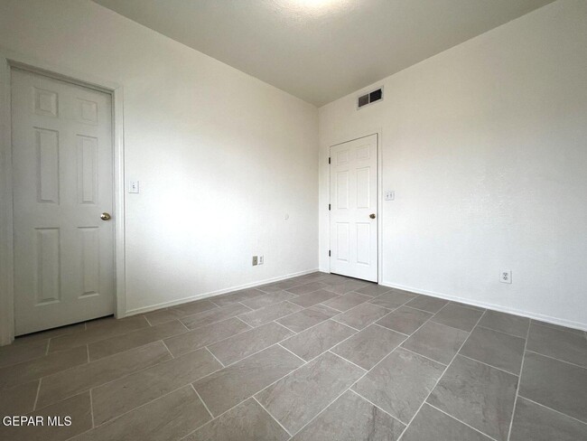 Building Photo - 5913 Cielo De Oro Pl