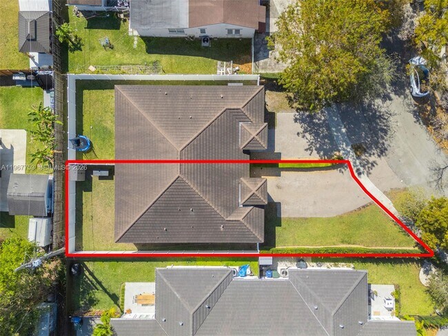 Building Photo - 1515 SW 65th Pl