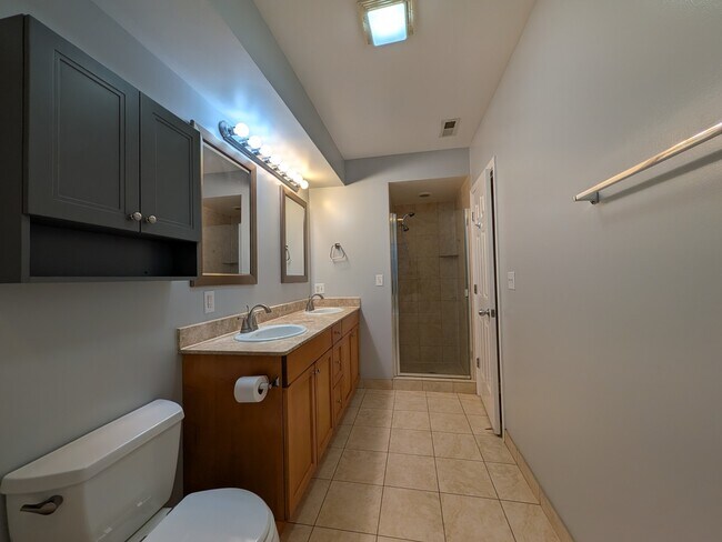 Building Photo - 2451 W Harrison St