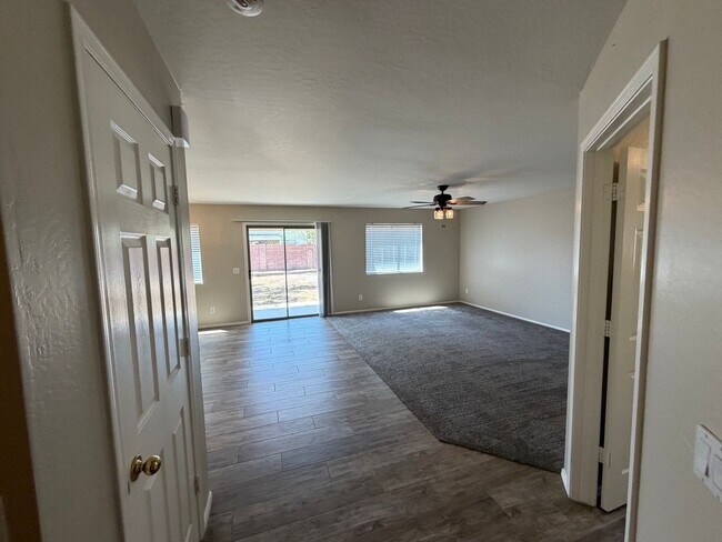 Building Photo - 3049 W Santa Cruz Ave