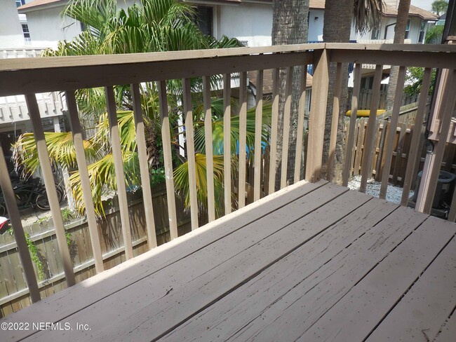 Building Photo - 2074 2nd St S