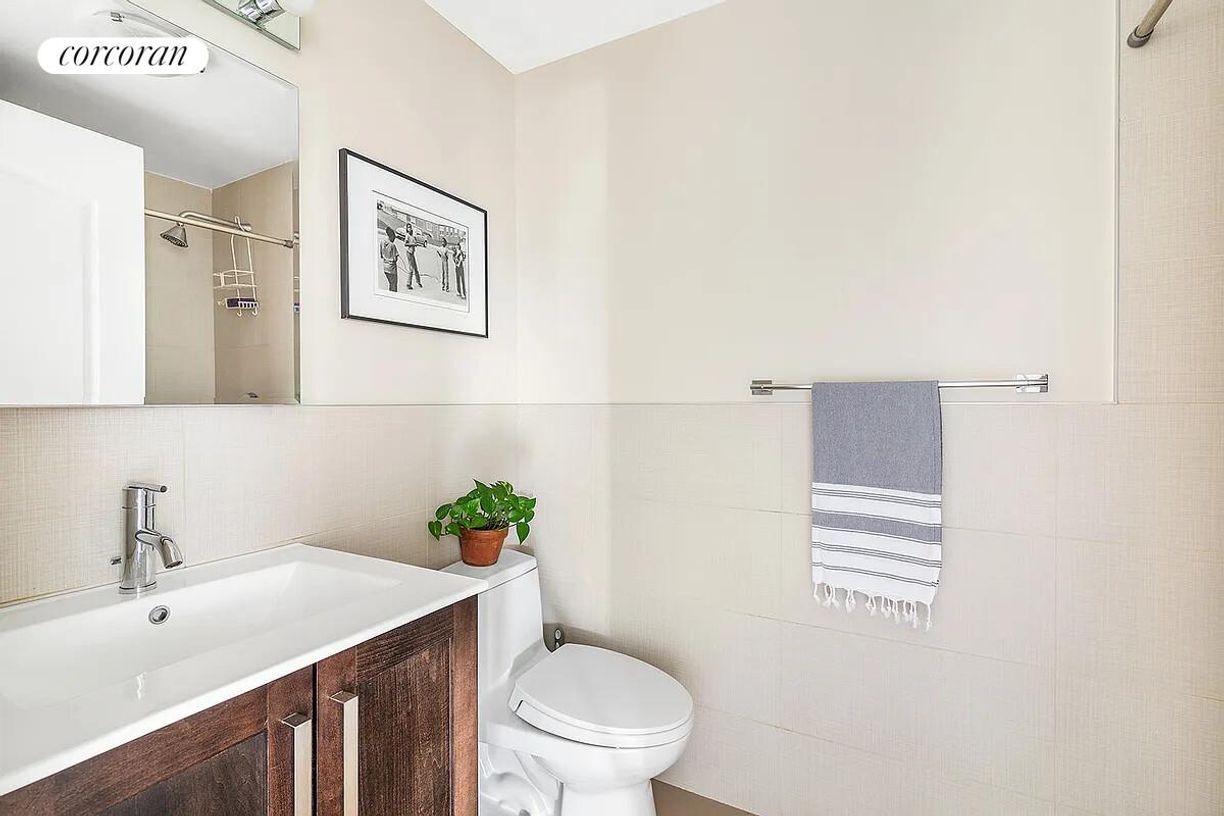 Building Photo - 10 Slocum Pl