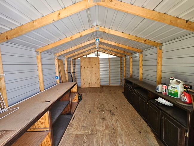 Building Photo - Beautiful home with 3 bedrooms, 2 bathroom...
